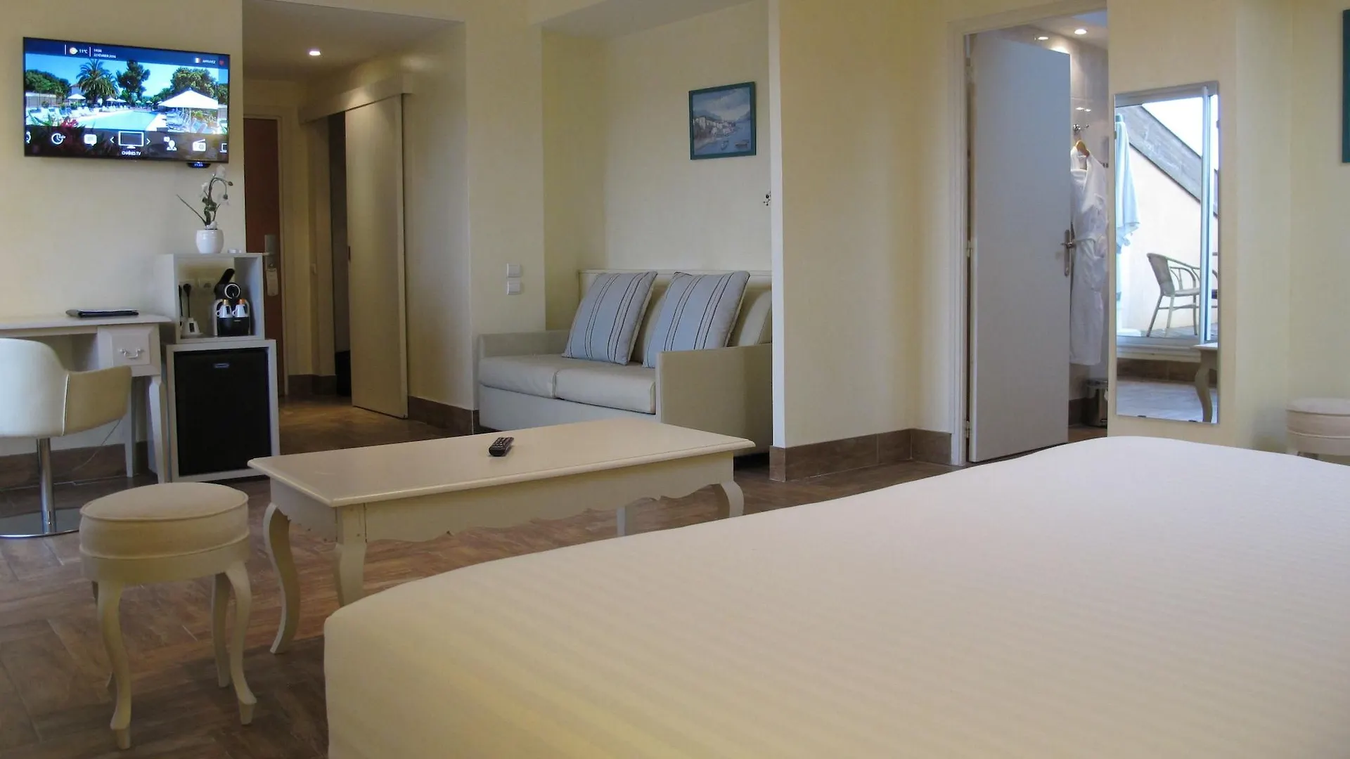 Hotel Sanary, Soleil Et Jardin - Renovation Hiver 2024-25