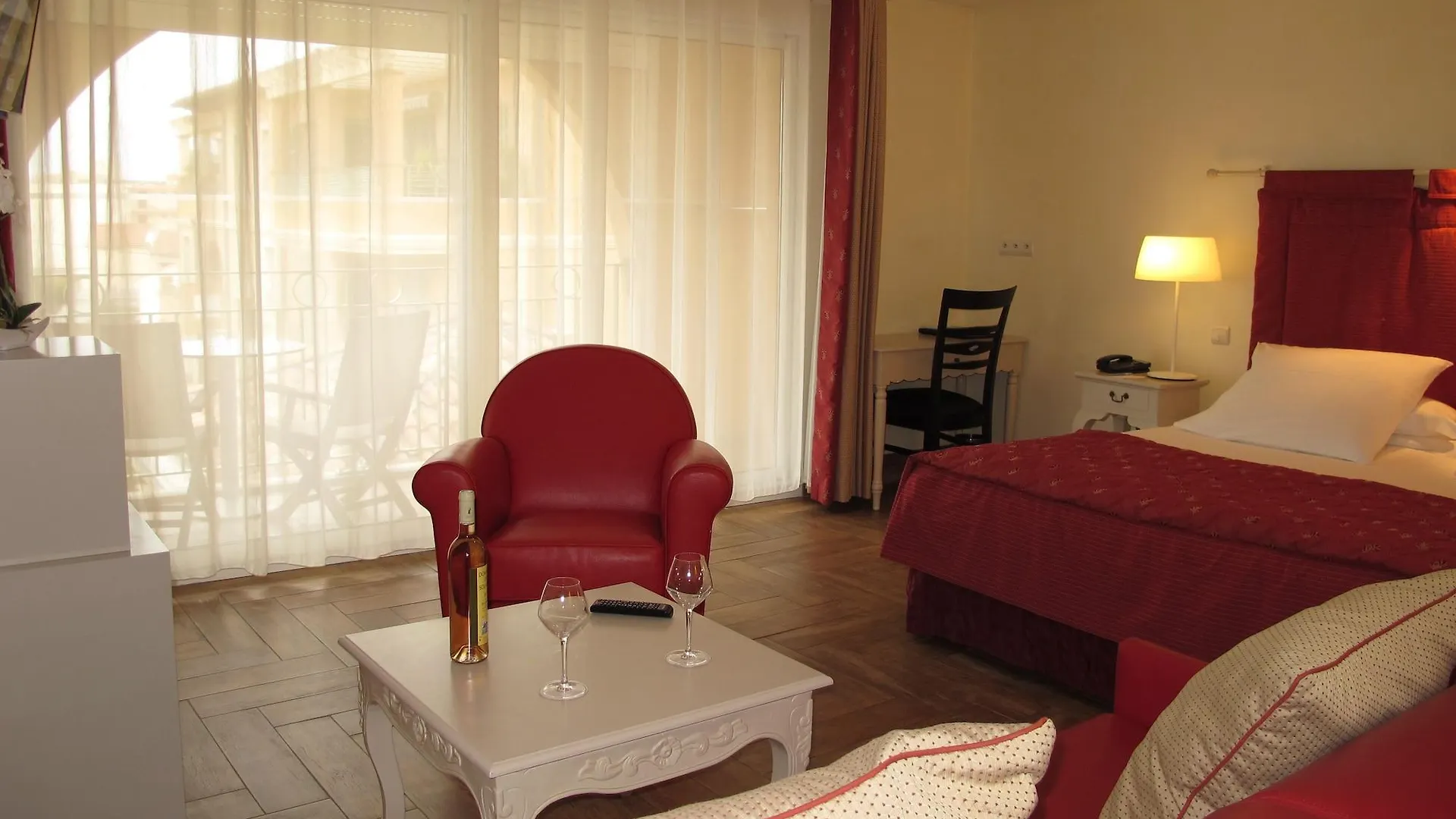 ****  Hotel Sanary, Soleil Et Jardin - Renovation Hiver 2024-25 Francia