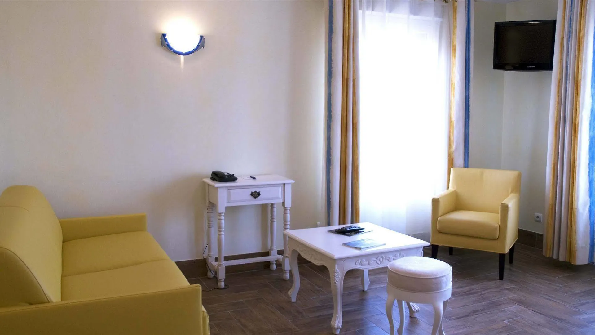 Hotel Sanary, Soleil Et Jardin - Renovation Hiver 2024-25 Francia