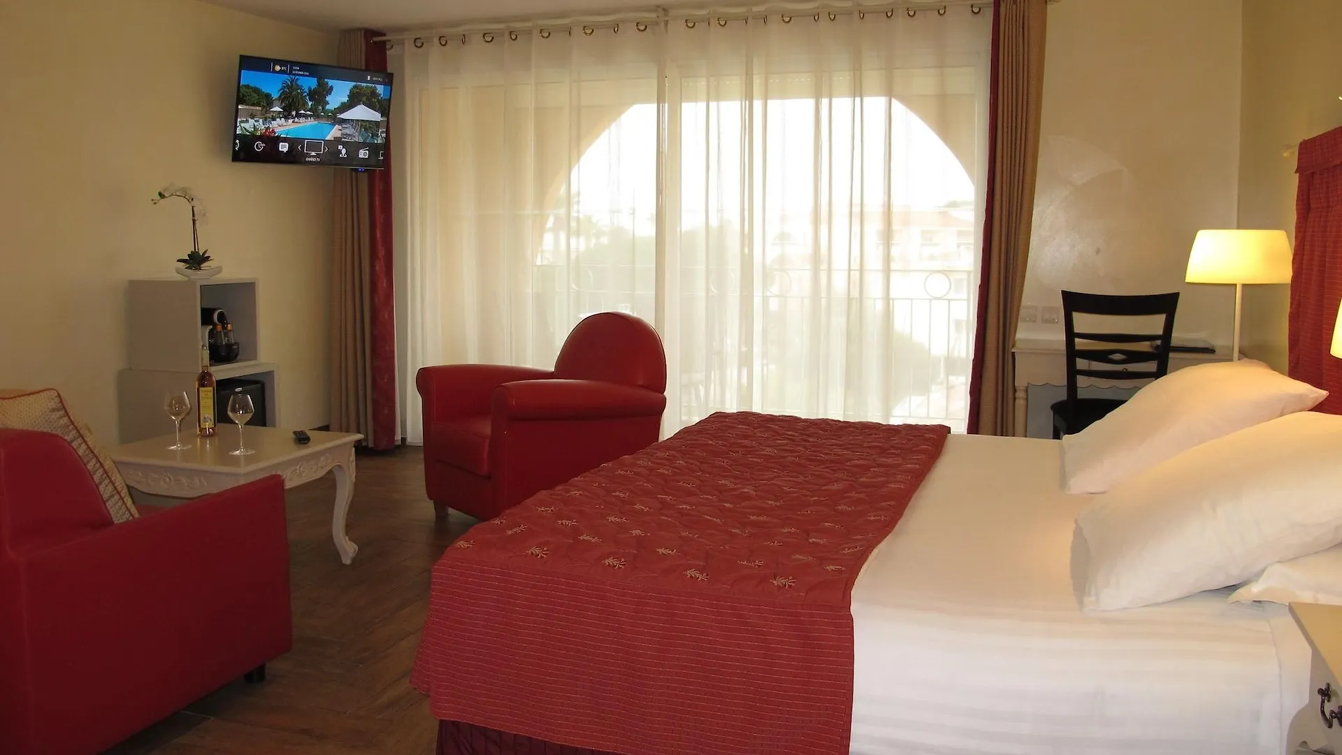 Hotel Sanary, Soleil Et Jardin - Renovation Hiver 2024-25