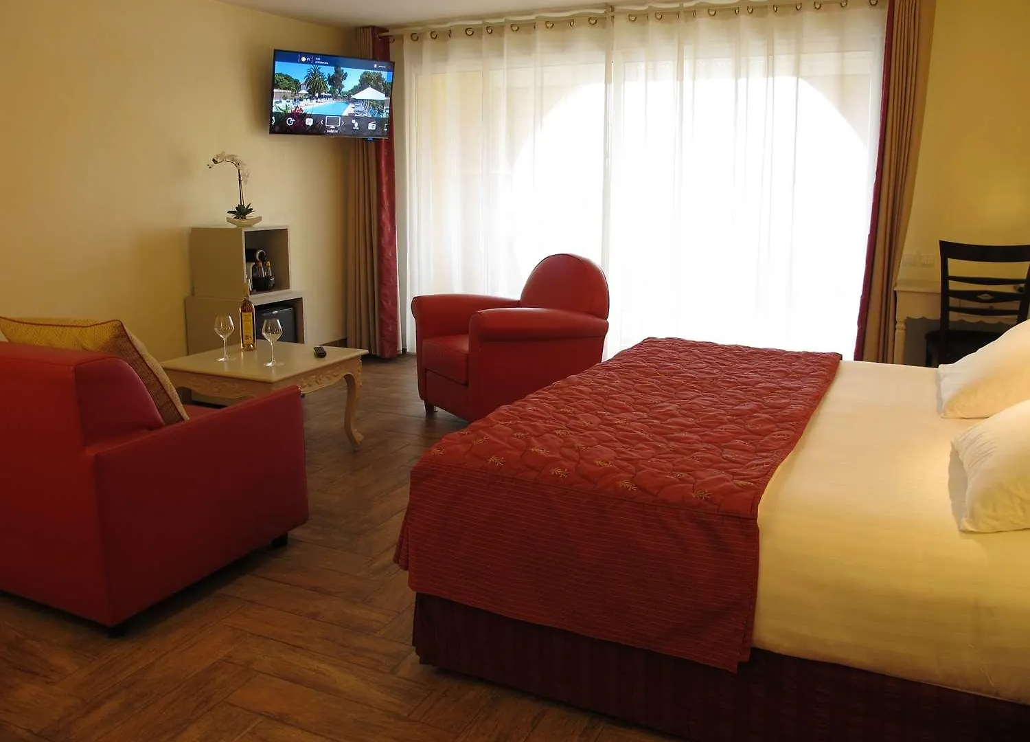 Hotel Sanary, Soleil Et Jardin - Renovation Hiver 2024-25